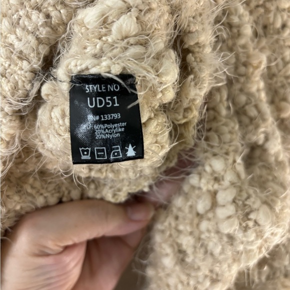 POL Soft Fuzzy White/Ivory Slouchy Oversized Sweater - Picture 5 of 16